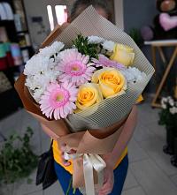 Букет цветов из:  Герберы, Розы и Хризантемы в Кременках