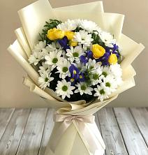 Букет цветов из:  Ирисы, Хризантемы и Розы в Кременках