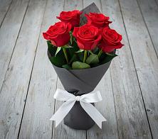 Букет 5 Красных роз Эдлесс Лав в Кременках