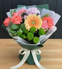 Букет цветов из:  Гвоздики, Розы, Герберы и Хризантемы в Кременках