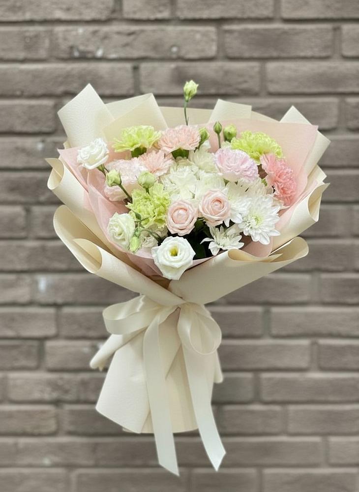 Букет цветов из: Гвоздики, Розы, Лизиантусы и Хризантемы в Кременках