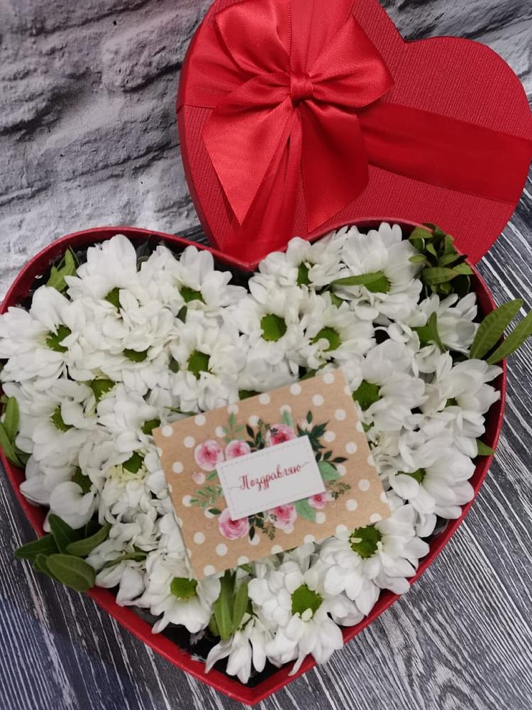 Цветочная композиция из Хризантемы в виде сердца в Кременках