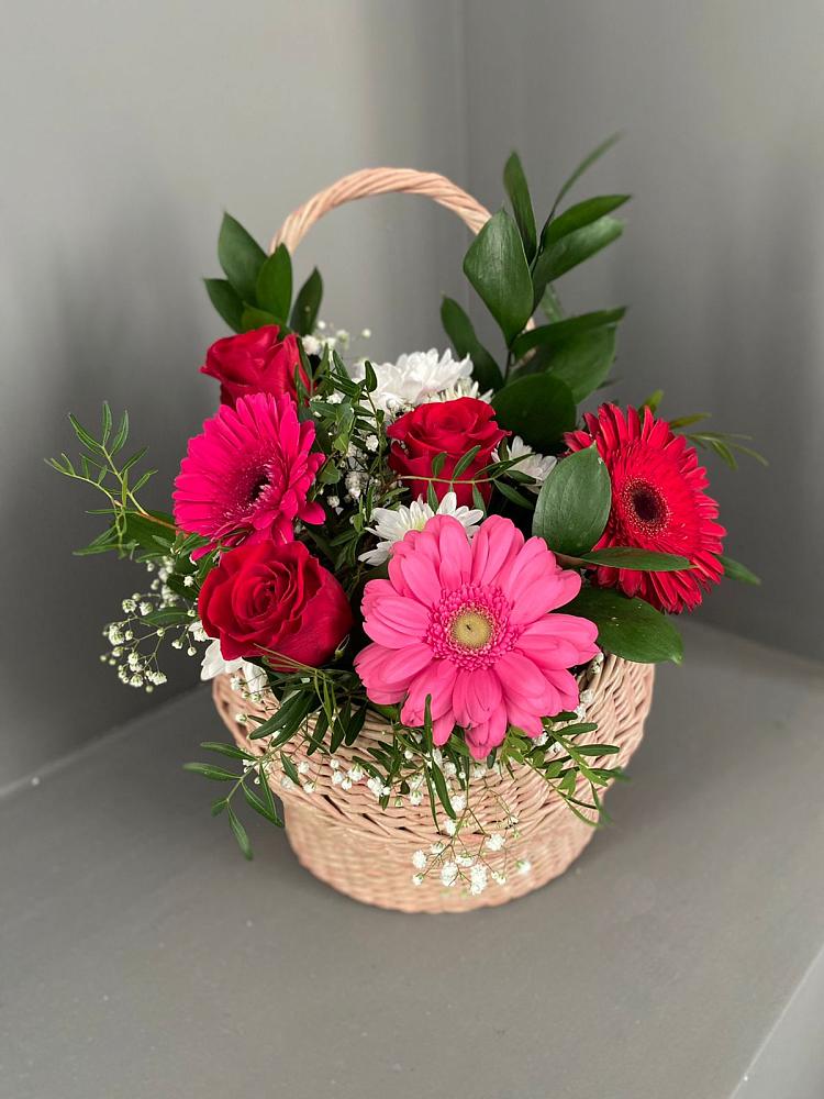 Цветочная композиция из Розы, Хризантемы и Герберы в корзине в Кременках